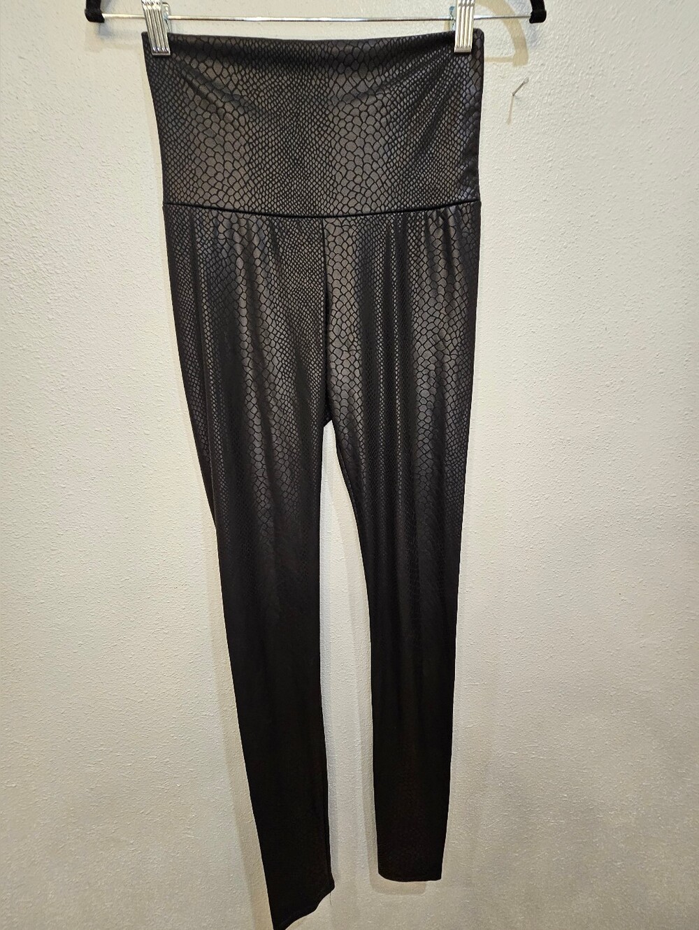 NWOT-High-Waist Black Textured Leggings